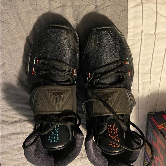Kyrie 6 sneakers main image 6